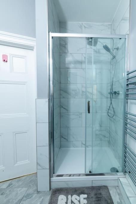 Tranquil 3br In Arnos Grove Apartment *